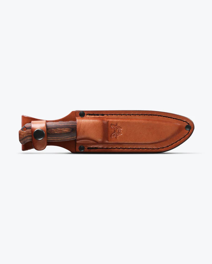Benchmade Saddle Mountain Skinner in leather sheath