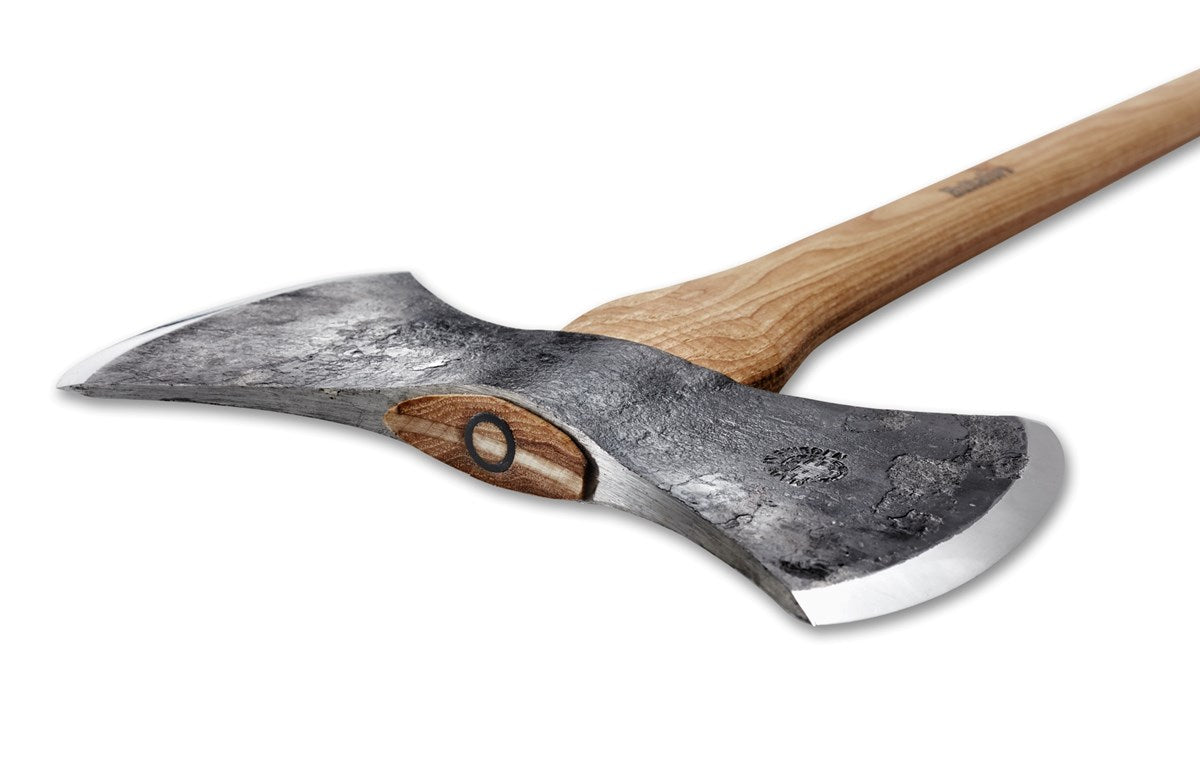 close up of Double Sided throwing axe head from Hultafors, the Wetterhall Throwing Axe.