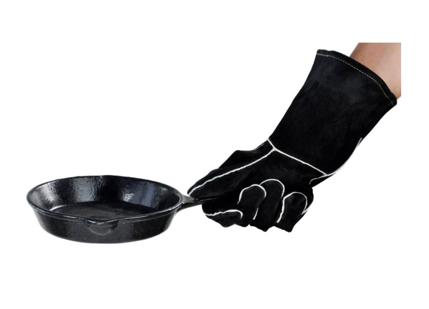 Person using Winnerwell Heat Resistant Gloves holding hot cast iron pan