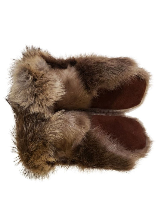 Leather palms of the Blonde Beaver Fur Mitts.