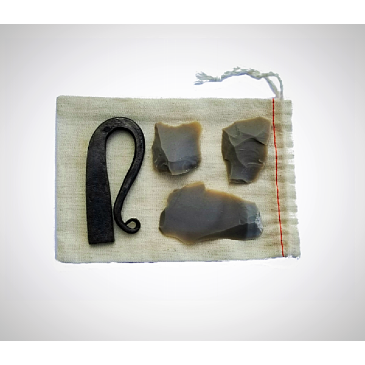 Flint and Steel Striker, A traditional firestarter with 1 stell striker and 3 flint pieces.