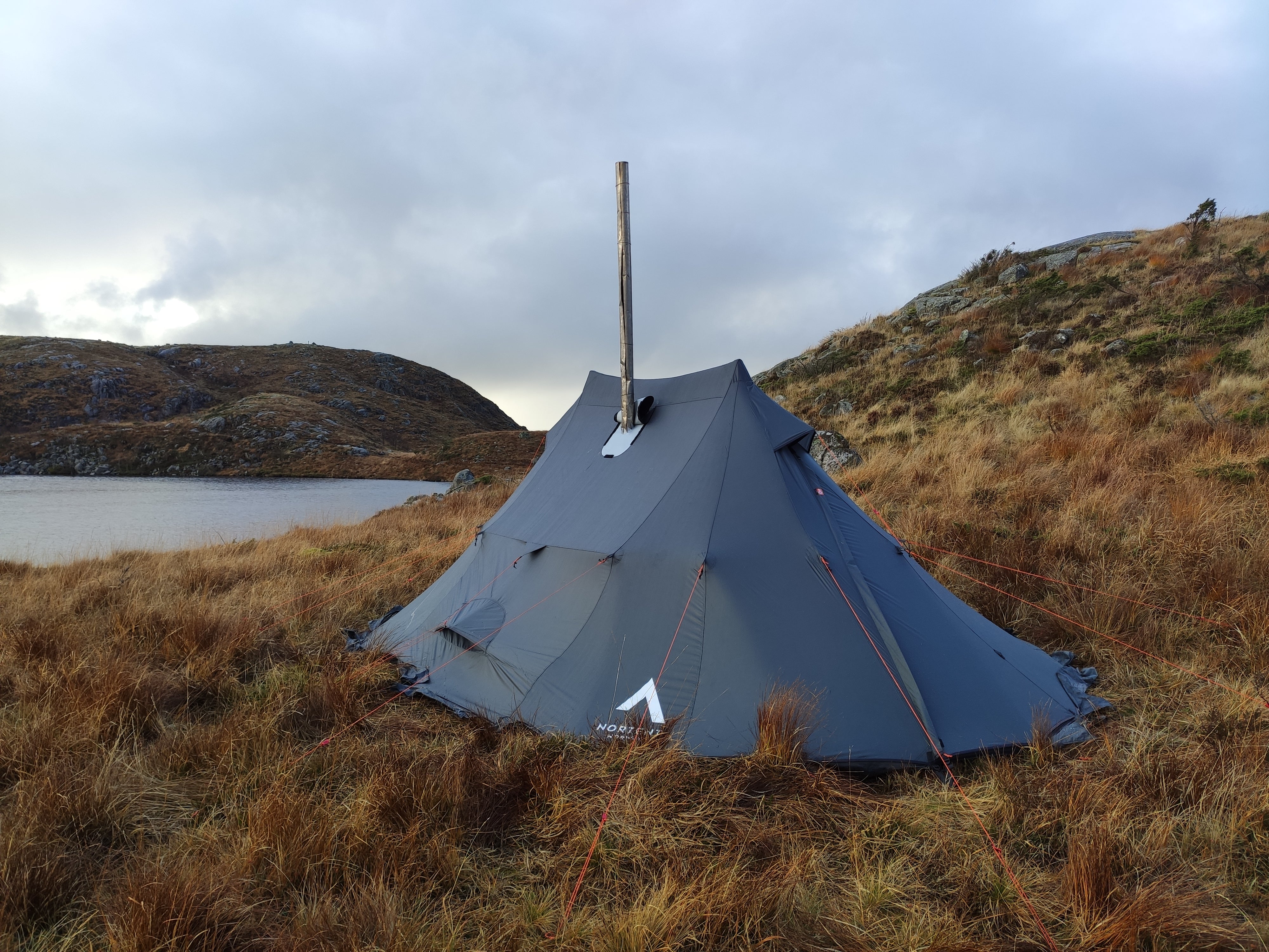 Koie 7- Winter Hot Tent for 7 People | NorTent – Canadian Preparedness