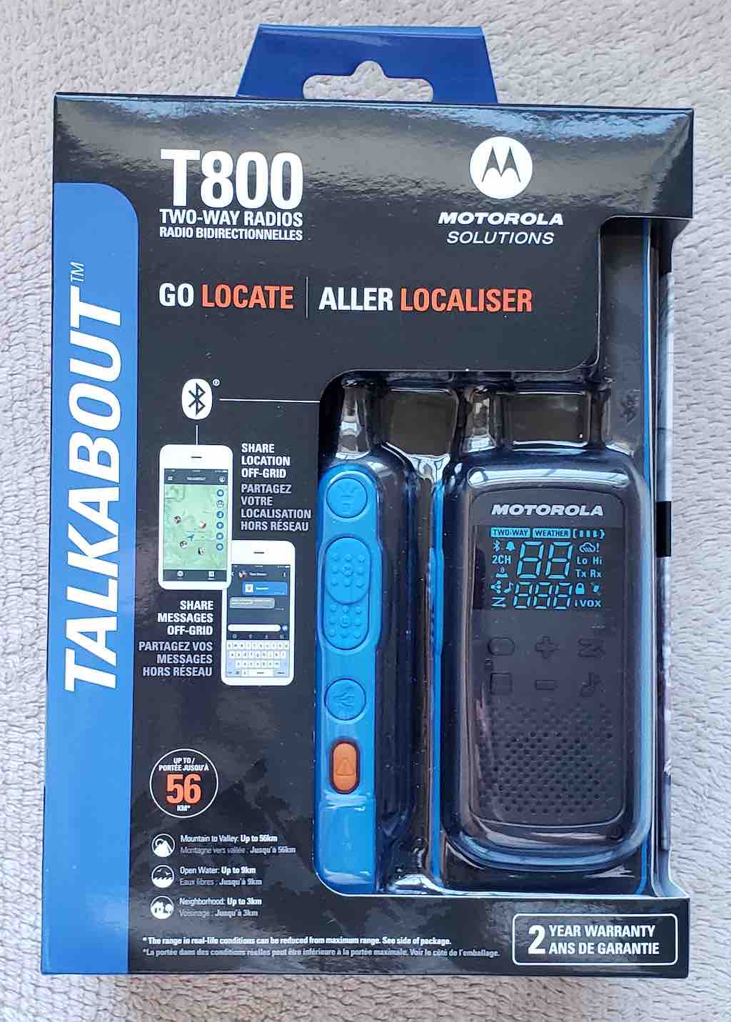 Product packaging for the Motorola T800 two way radio in black and blue.