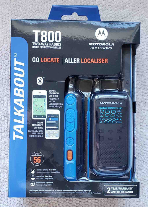 Product packaging for the Motorola T800 two way radio in black and blue.
